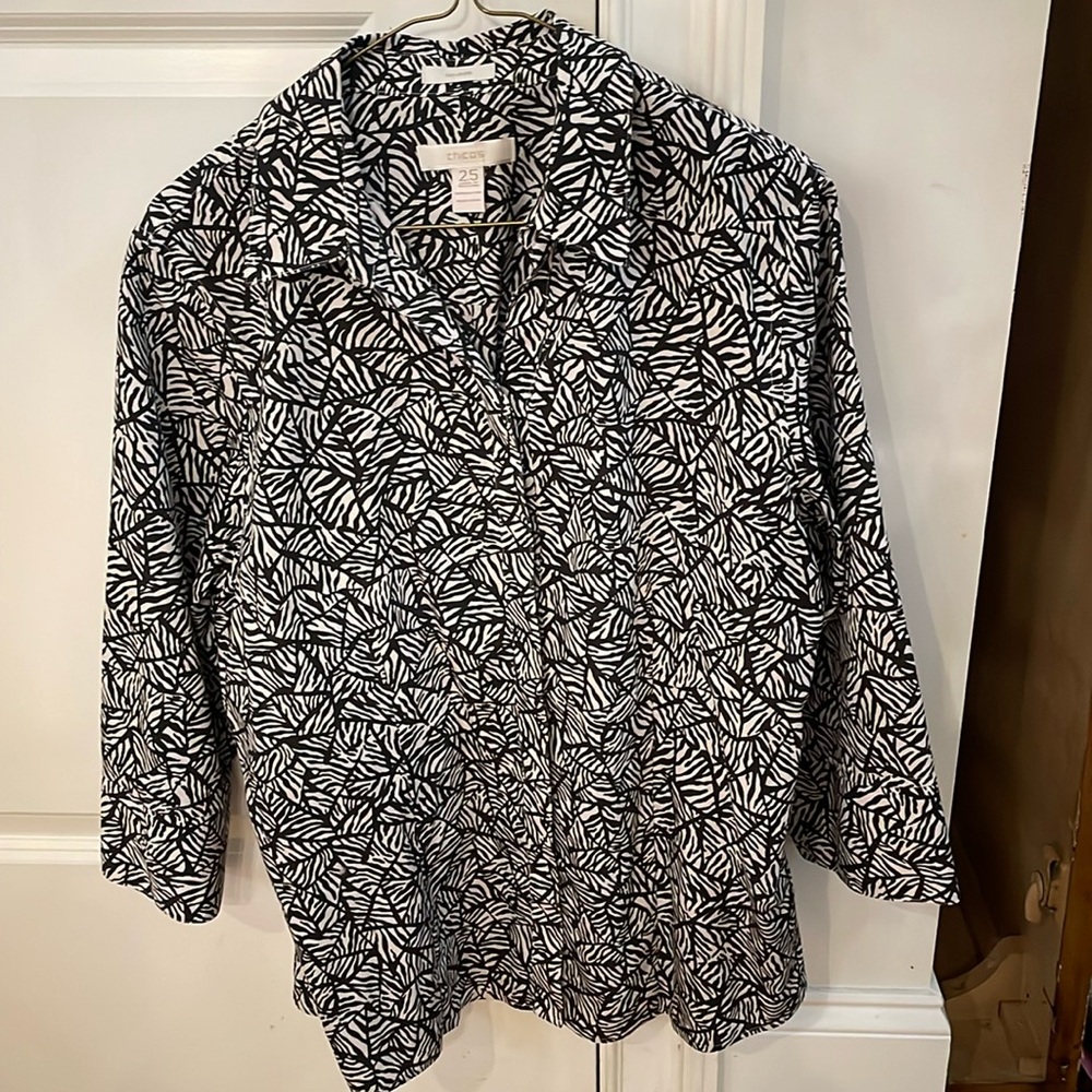 Chico’s Ladies 3/4 sleeve blouse of 100% cotton. Like new. Chico size 2.5, L